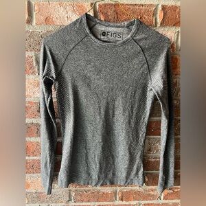 Figs Long Sleeve Tee in Heather Gray